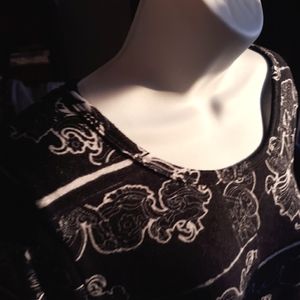 Ariana's by Howard's Women's tunic L/XL